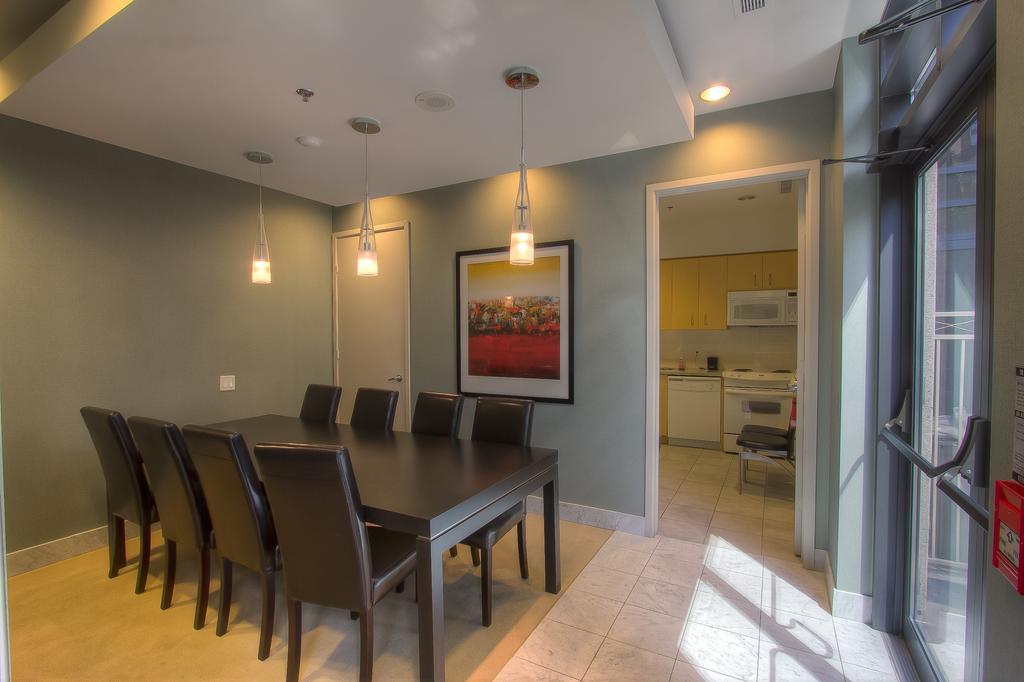 Sky Suites Yorkville Τορόντο Δωμάτιο φωτογραφία